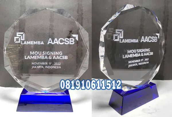 plakat kristal AACSB